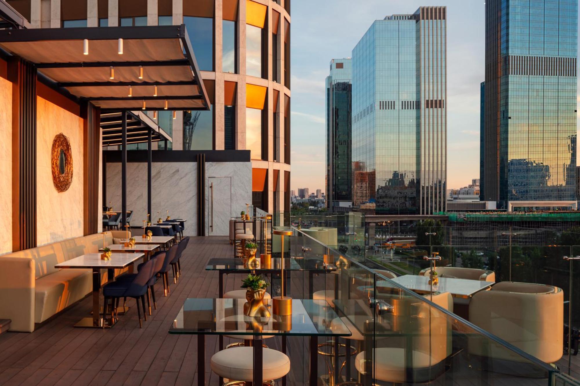 The Ritz-carlton,