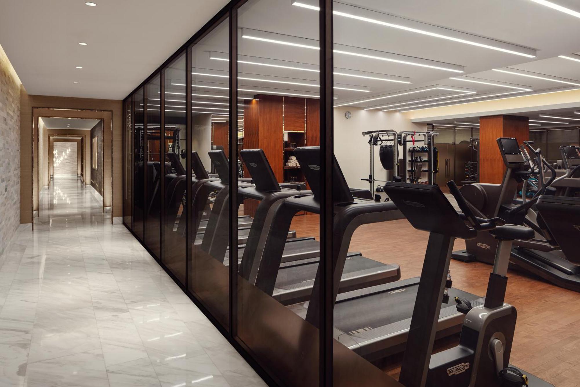 The Ritz-carlton, Отель